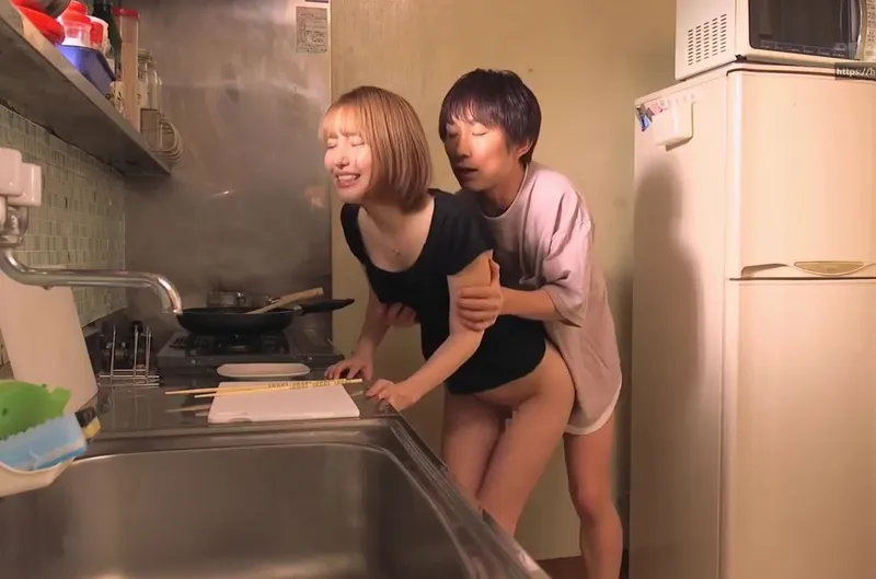 Bạn gái của anh trai mất nết về quê chơi rồi xxx với cậu em chồng