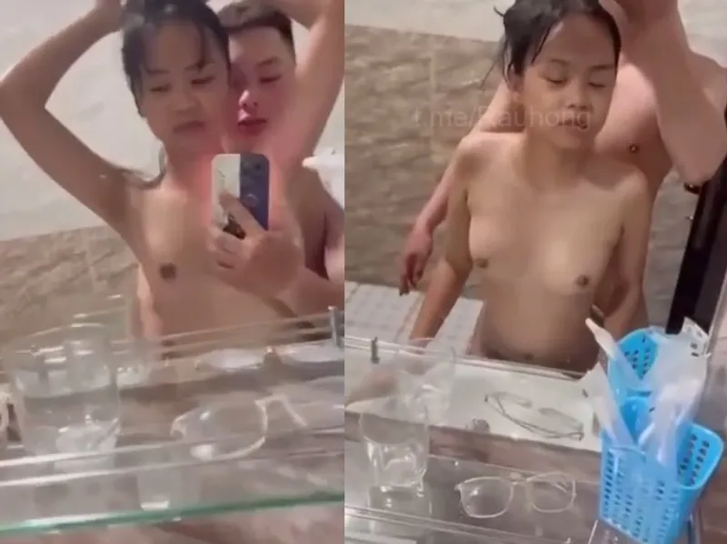 Mảnh khảnh em cùng người yêu trả bài trước gương quay kỉ niệm